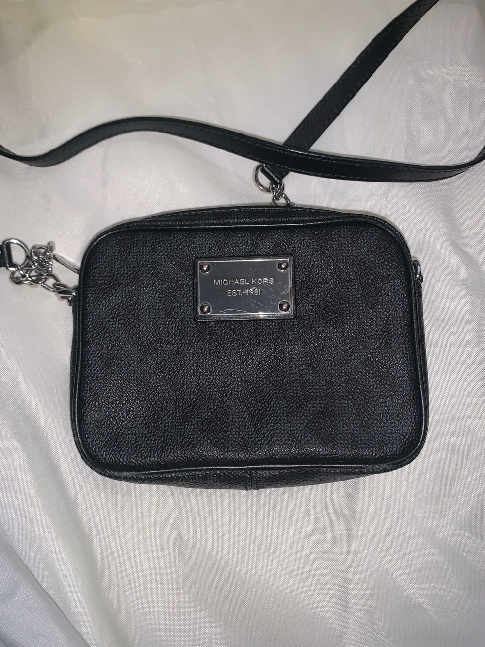 Michael Kors Black Pebbled Leather Crossbody Camera Bag with Silver Plaque - Picture 2 of 10